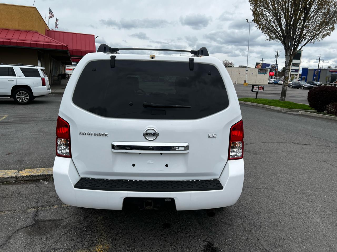 Nissan Pathfinder LE 4WD 2012