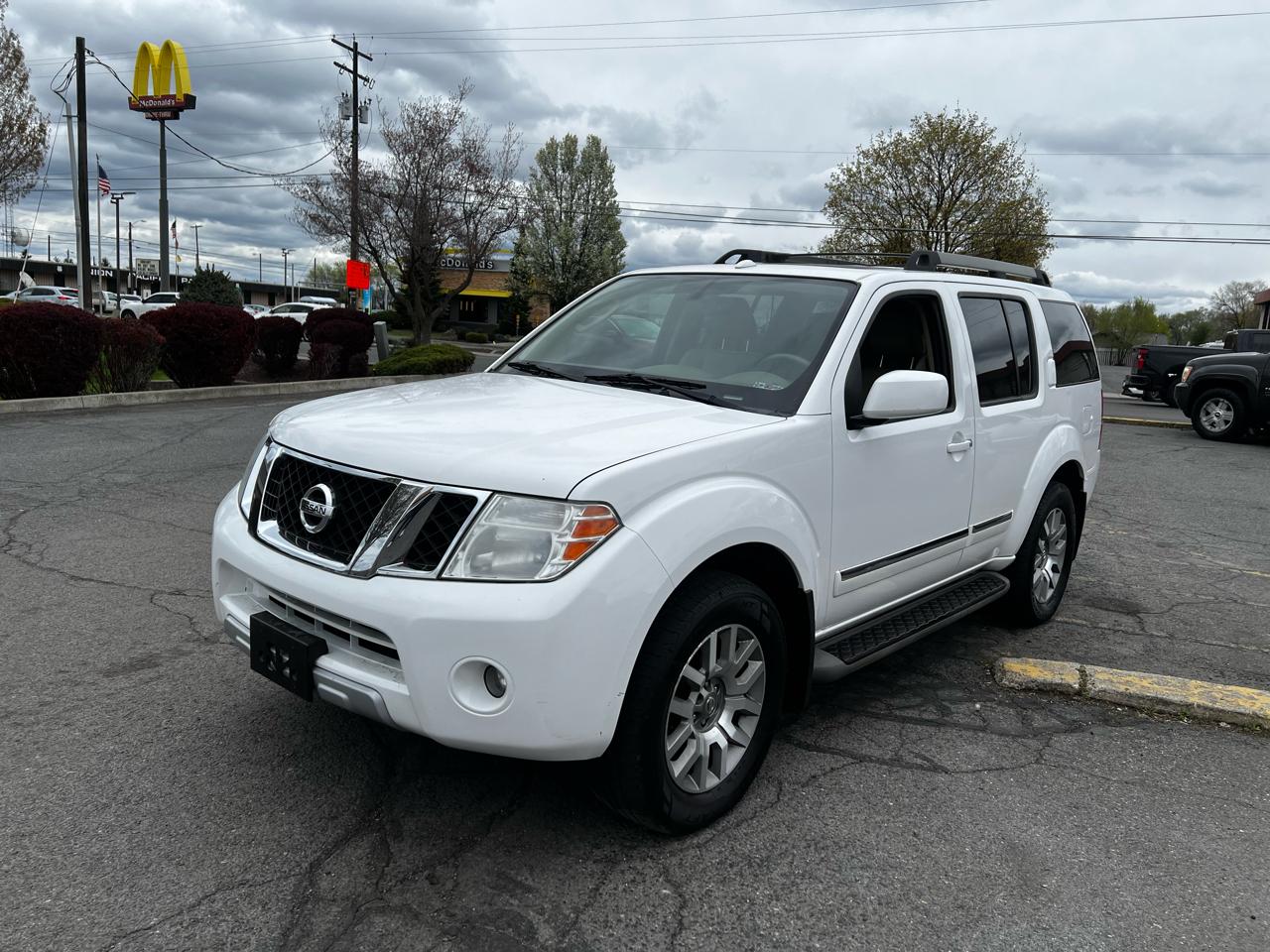 Nissan Pathfinder LE 4WD 2012