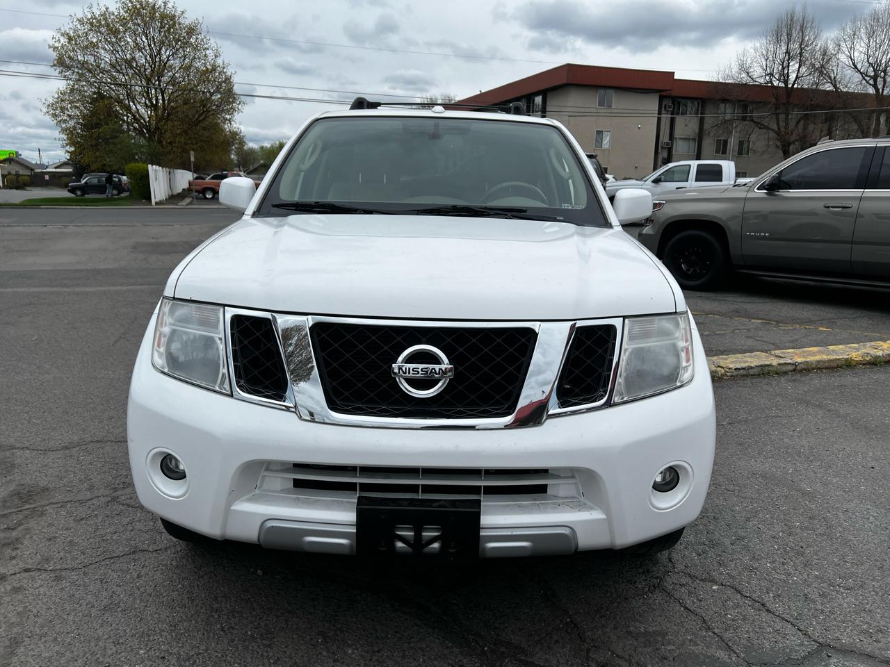 Nissan Pathfinder LE 4WD 2012