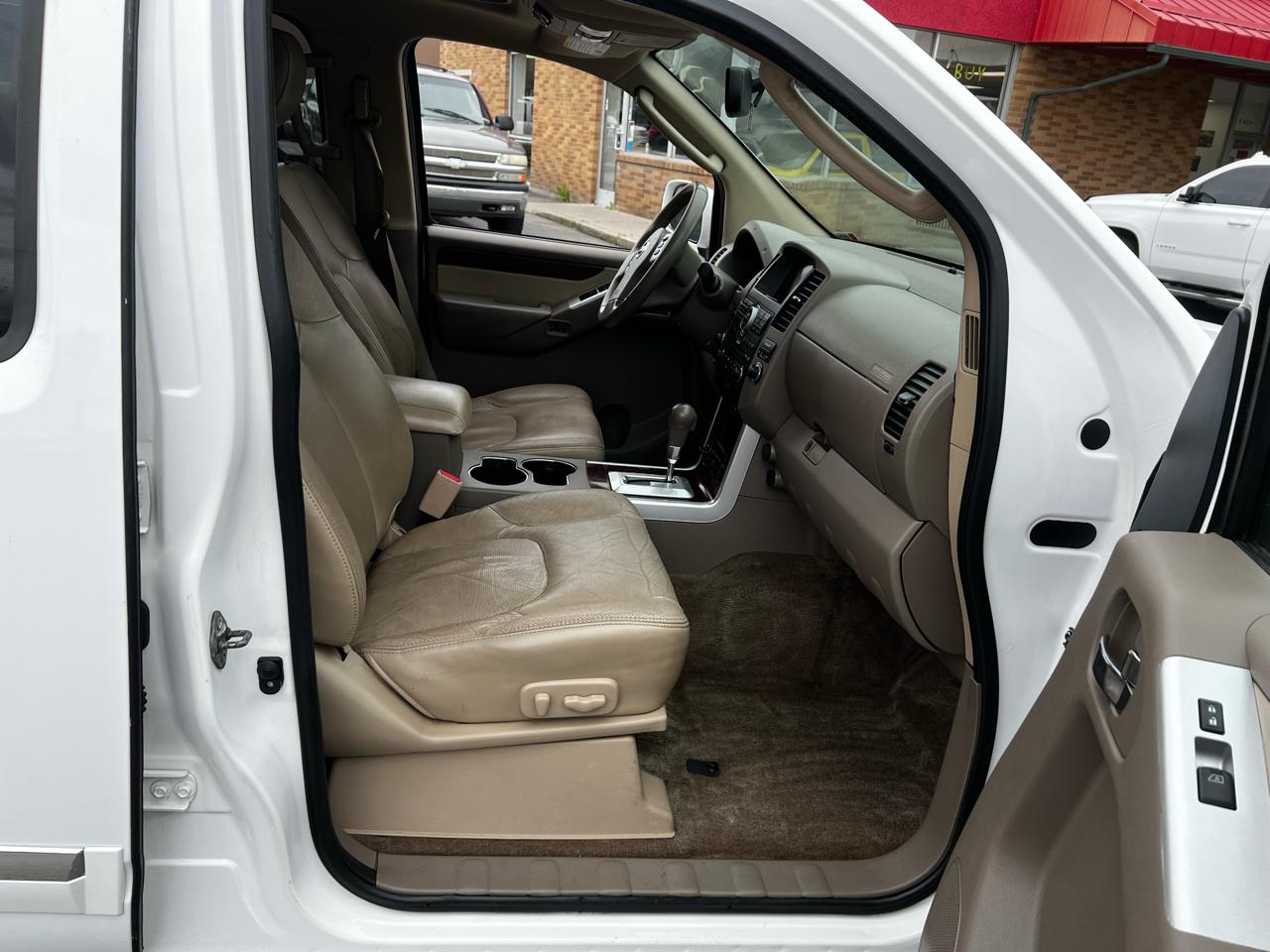 Nissan Pathfinder LE 4WD 2012