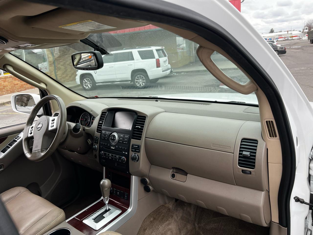 Nissan Pathfinder LE 4WD 2012