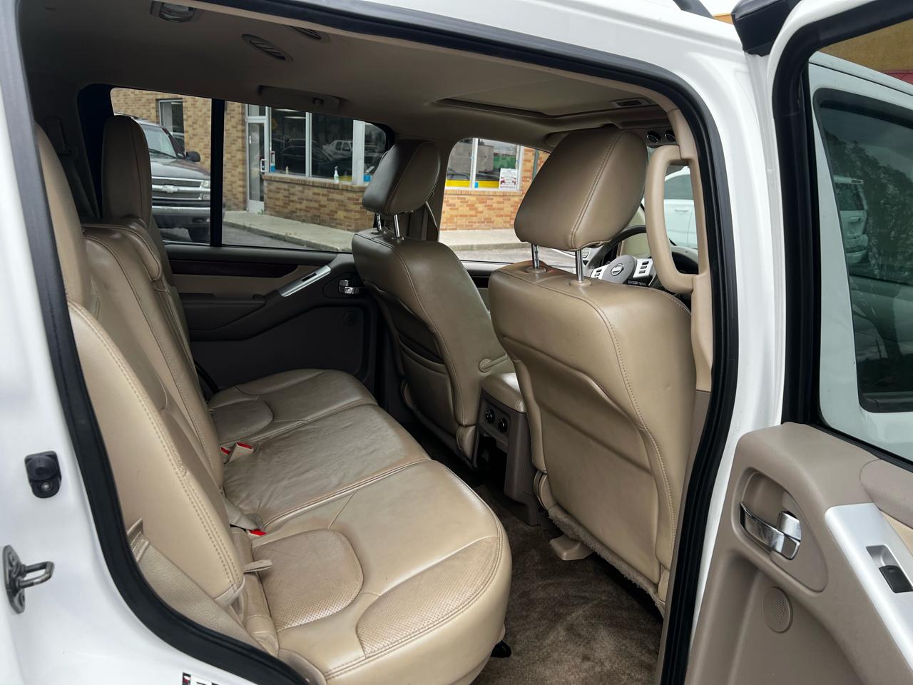 Nissan Pathfinder LE 4WD 2012