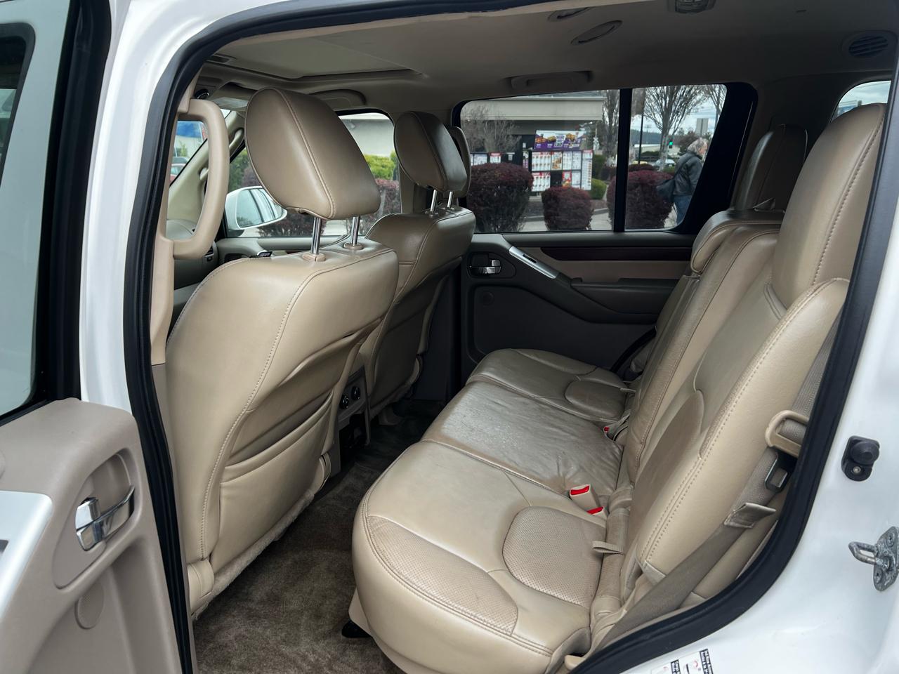 Nissan Pathfinder LE 4WD 2012