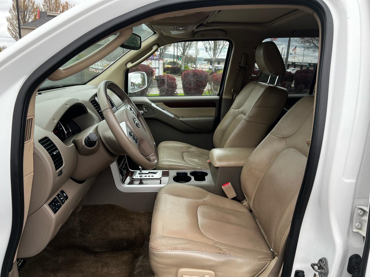 Nissan Pathfinder LE 4WD 2012