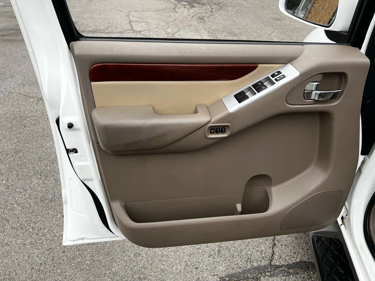 Nissan Pathfinder LE 4WD 2012