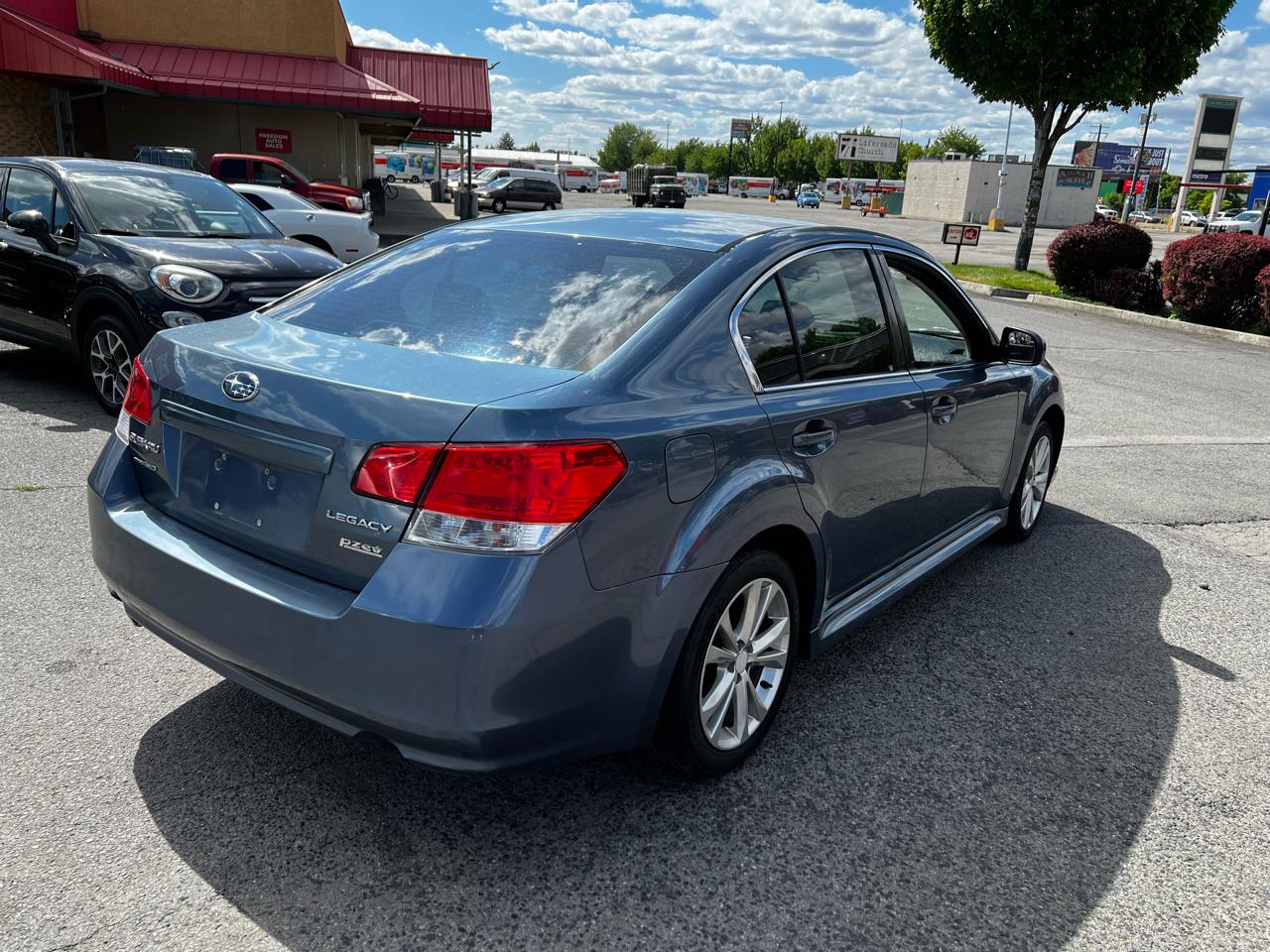Subaru Legacy 2.5i Premium 2013