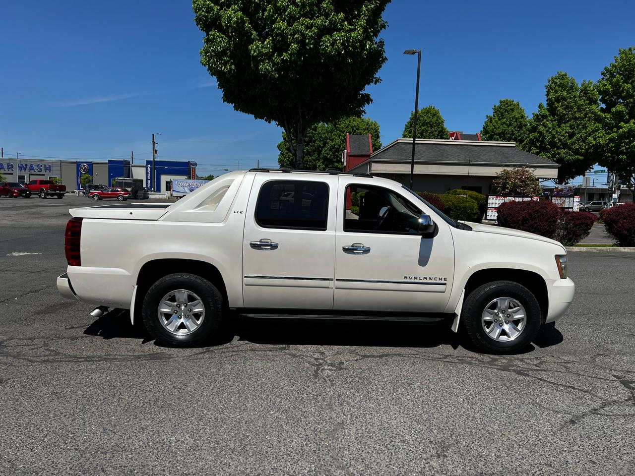 Chevrolet Avalanche LTZ 4WD 2011