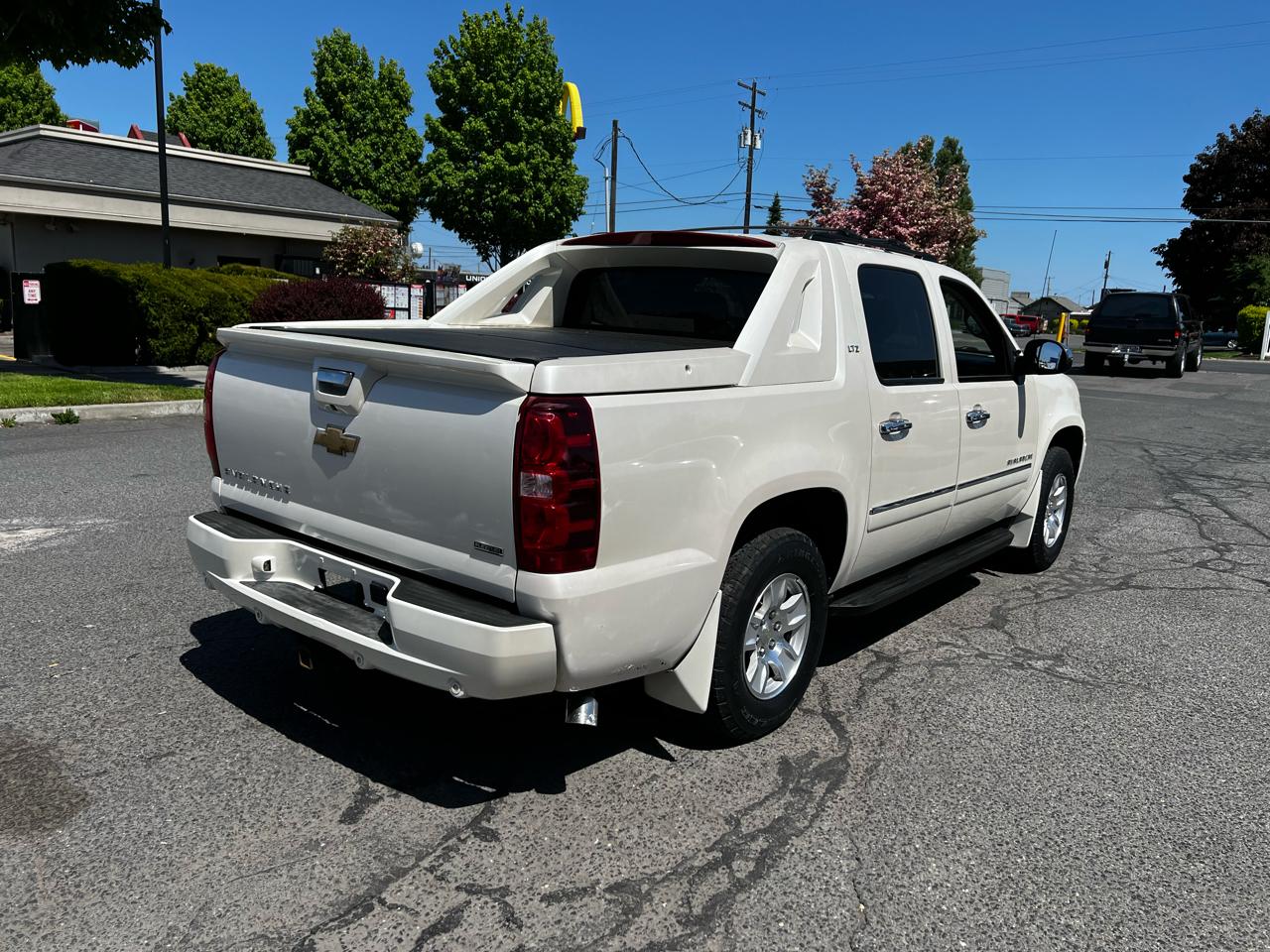Chevrolet Avalanche LTZ 4WD 2011