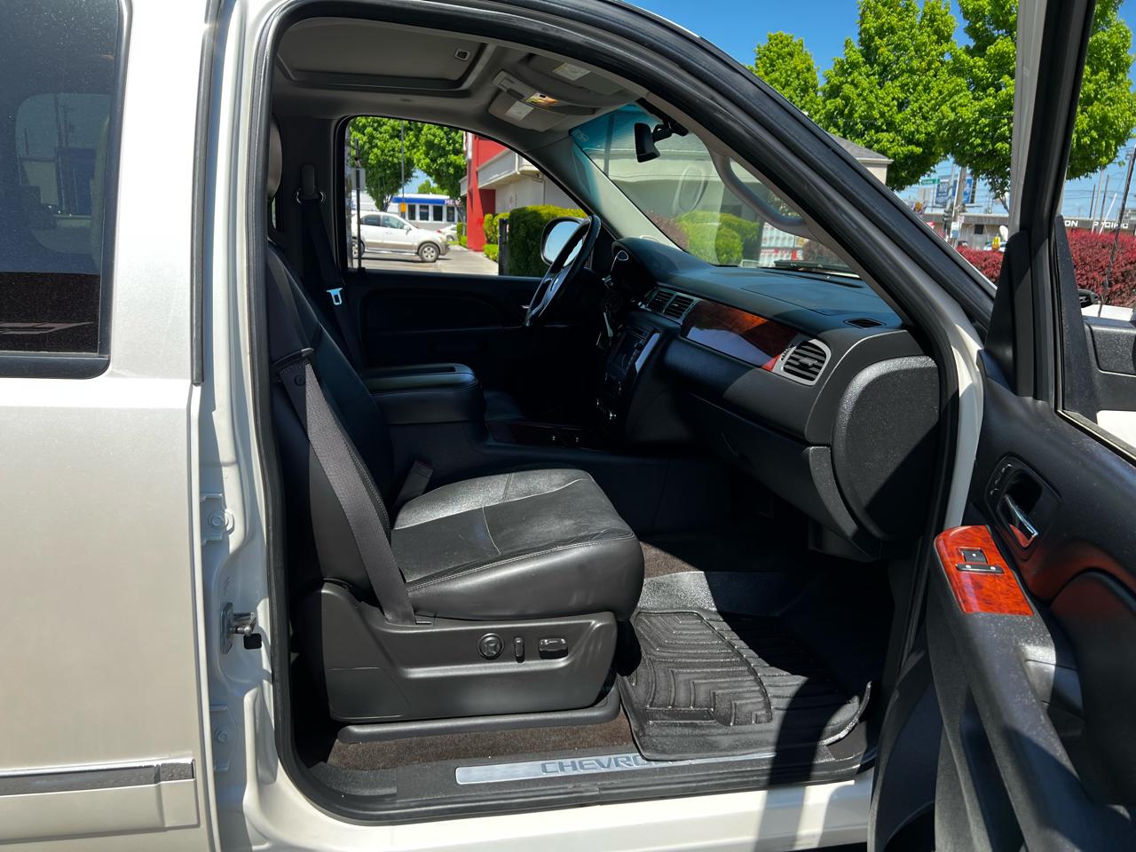 Chevrolet Avalanche LTZ 4WD 2011