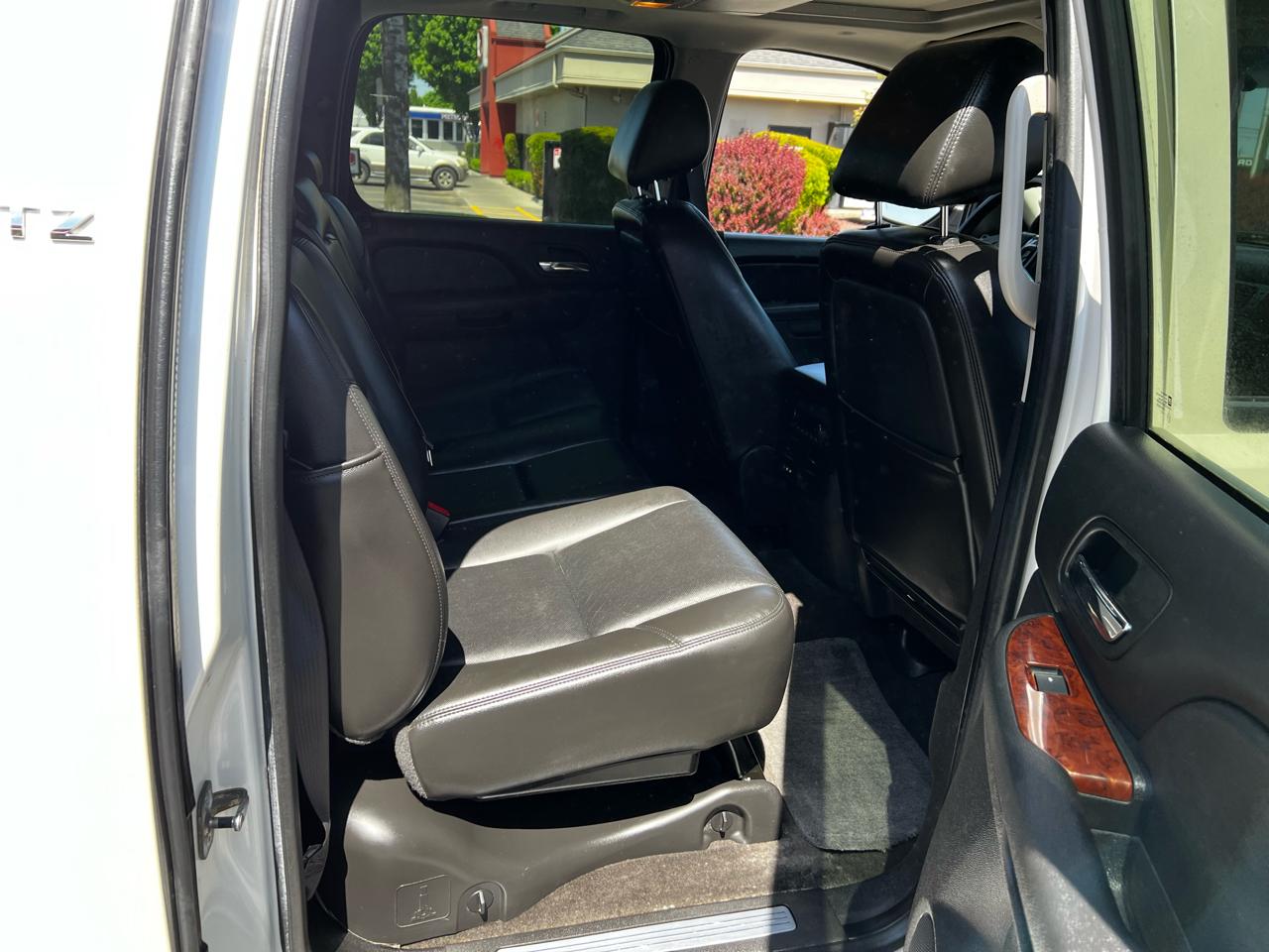 Chevrolet Avalanche LTZ 4WD 2011