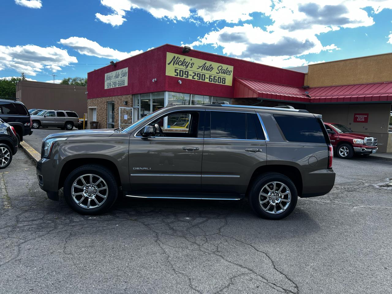 2016 GMC Yukon 4WD Denali's photo