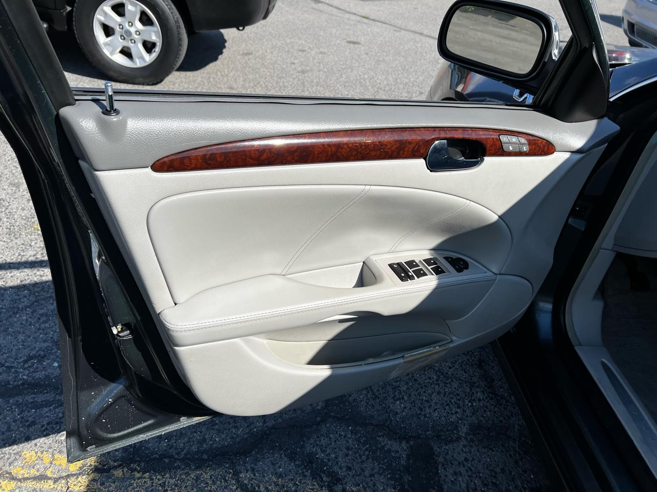 Buick Lucerne CXL 2011