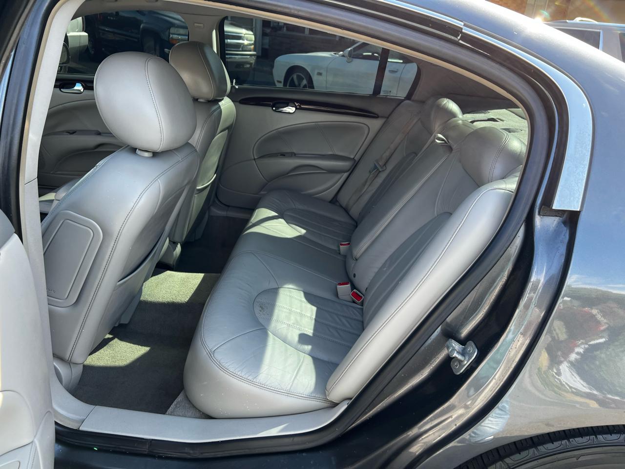 Buick Lucerne CXL 2011