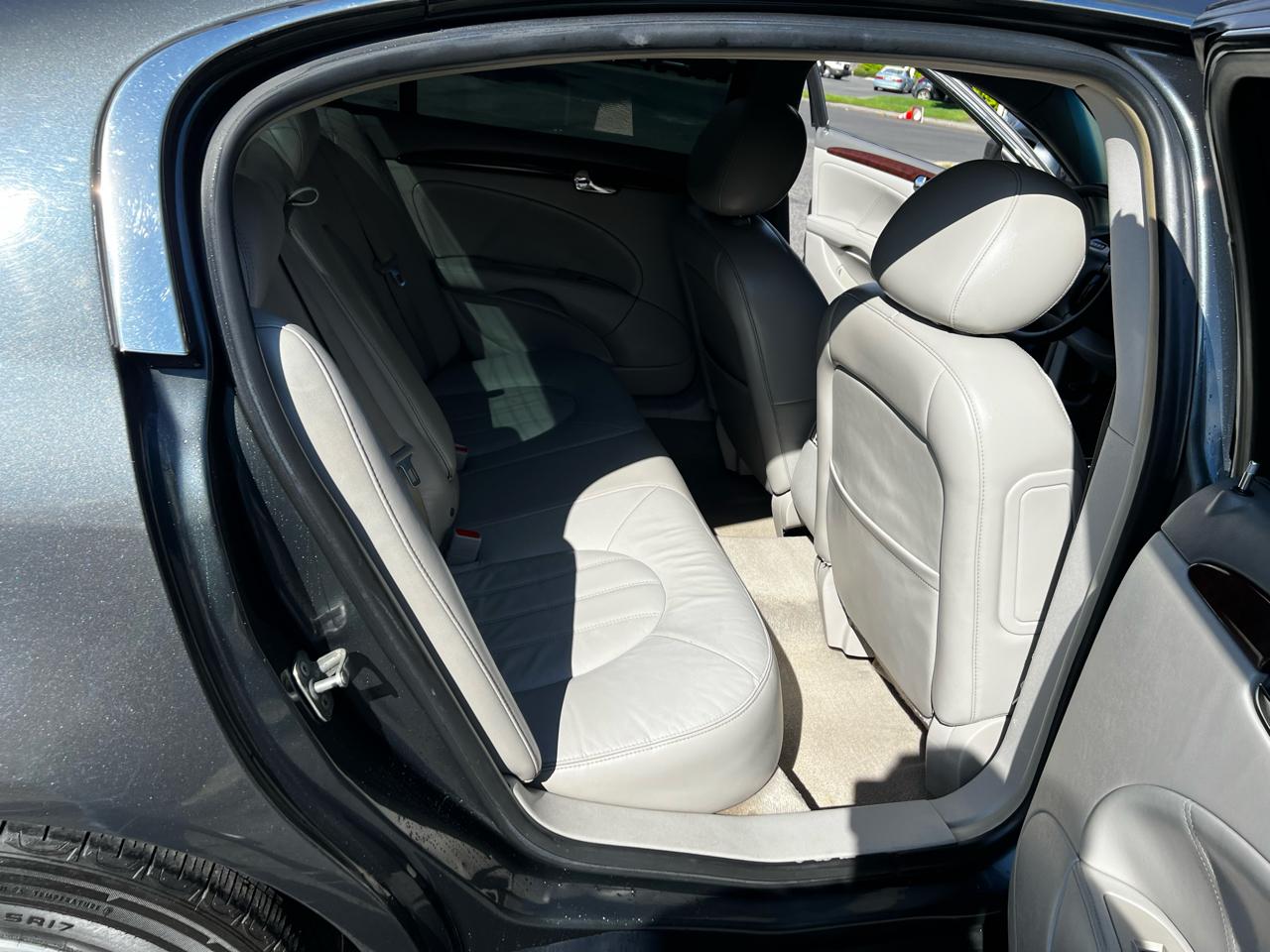 Buick Lucerne CXL 2011