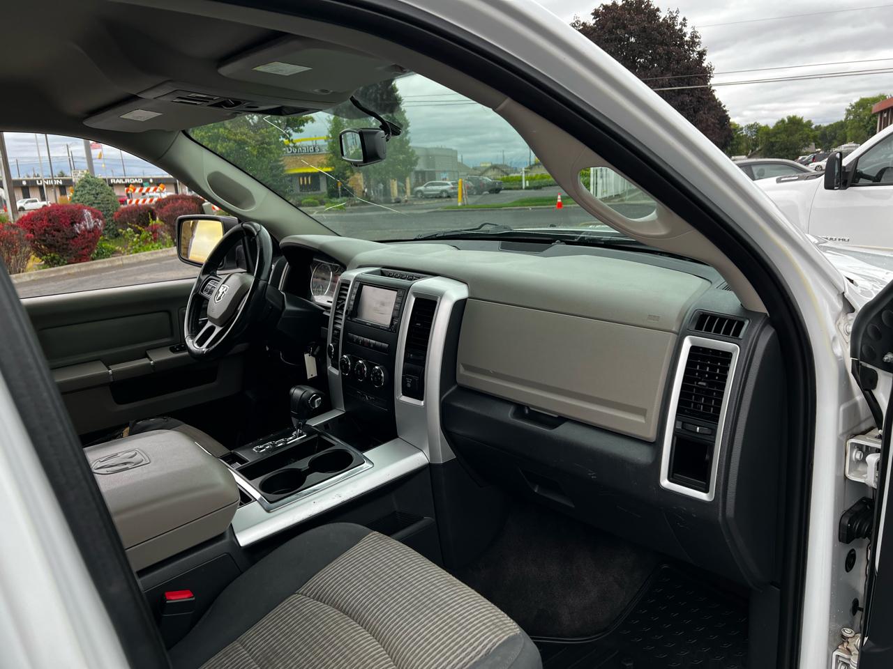 RAM 1500 SLT Crew Cab 4WD 2012