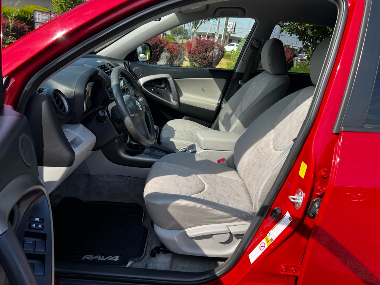 Toyota RAV4 Base I4 2WD 2010