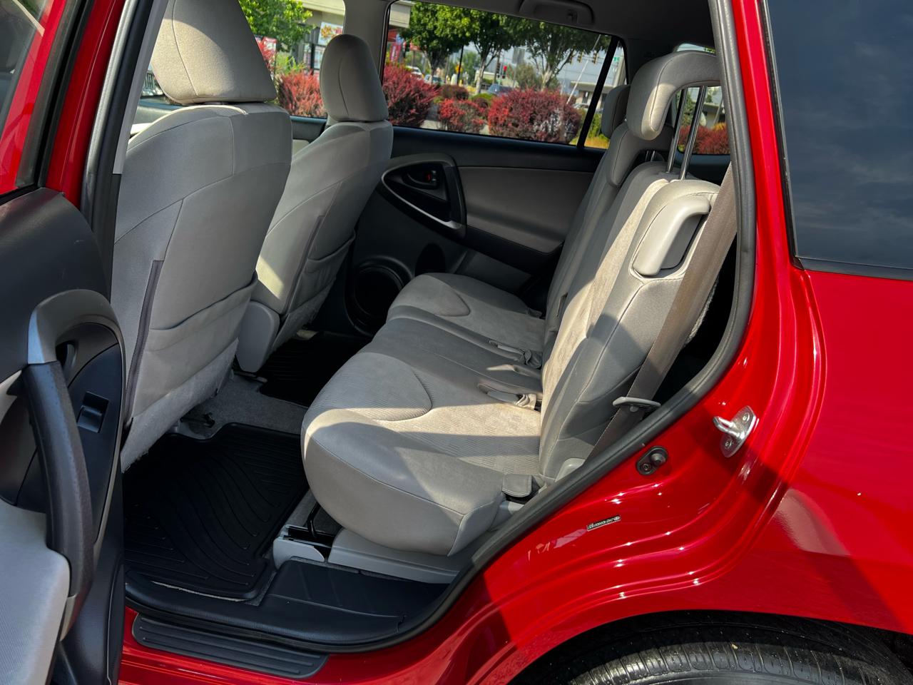 Toyota RAV4 Base I4 2WD 2010