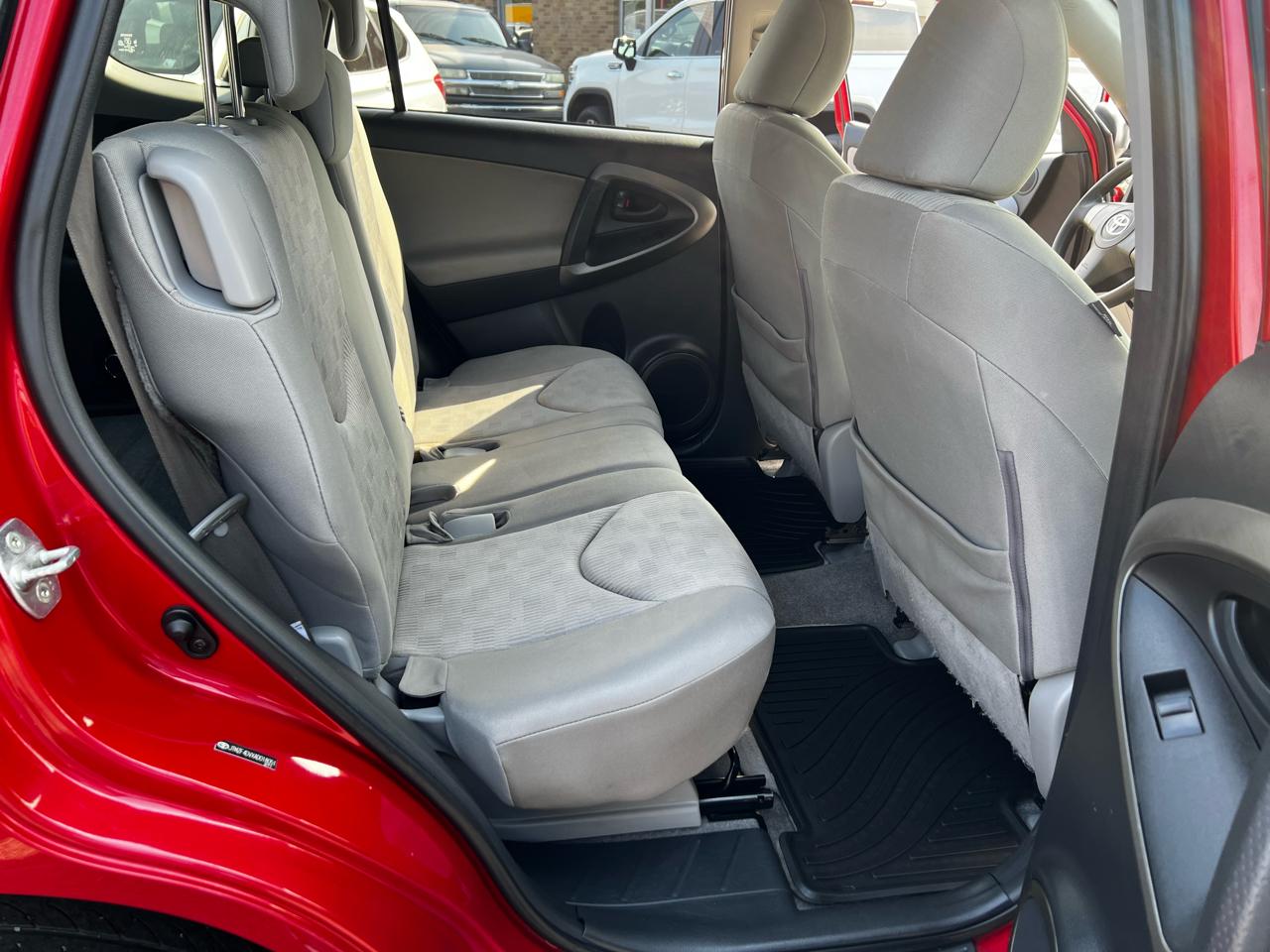 Toyota RAV4 Base I4 2WD 2010