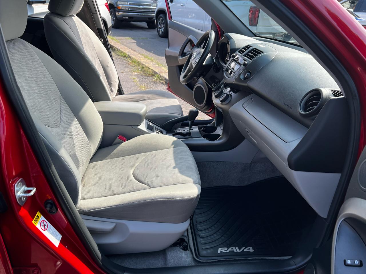 Toyota RAV4 Base I4 2WD 2010