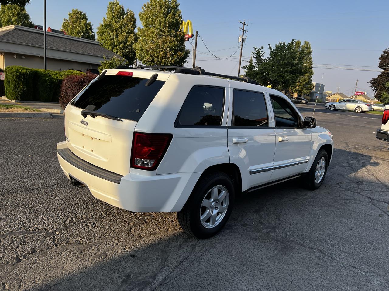 Jeep Grand Cherokee Laredo 4WD 2010