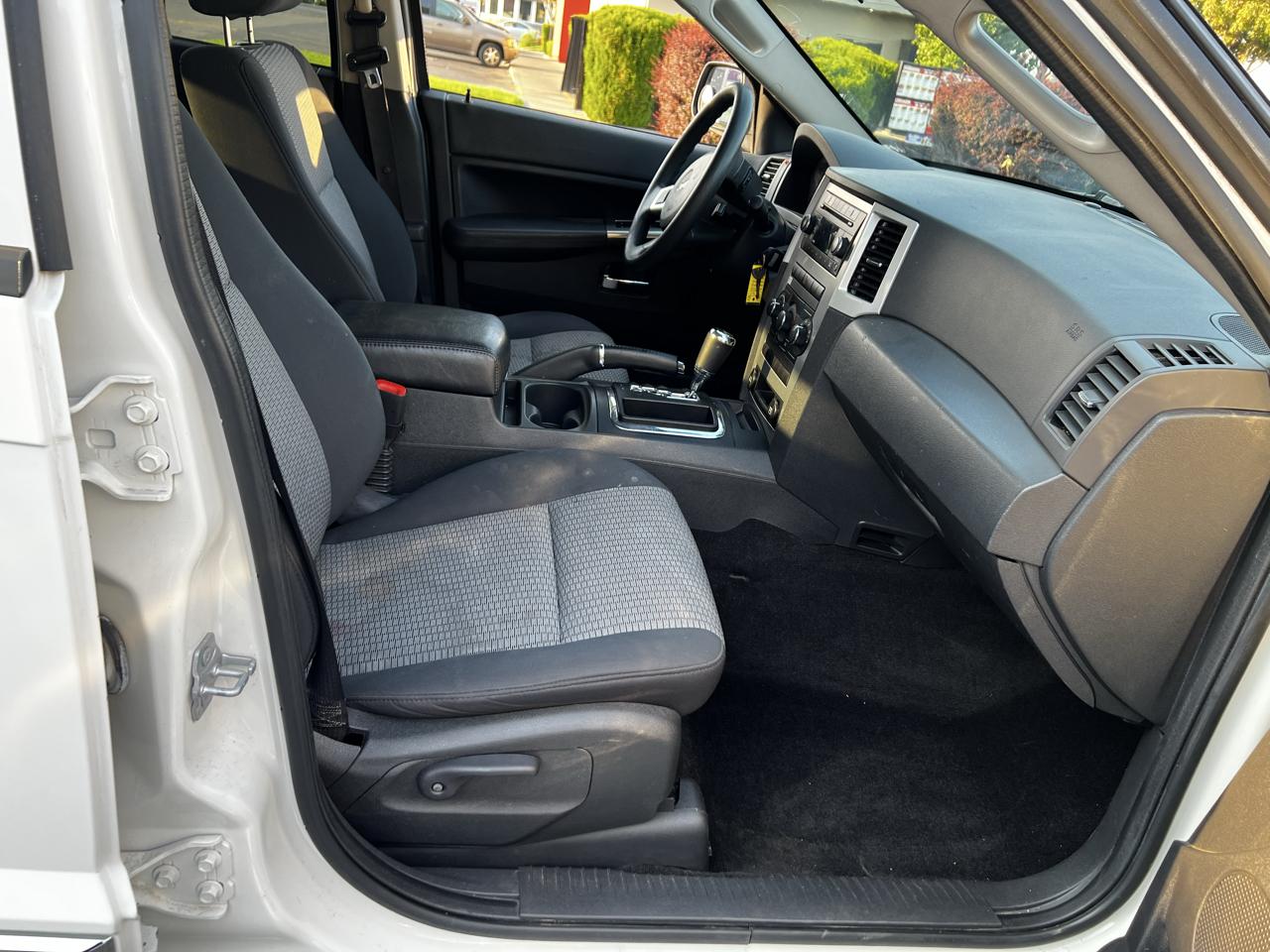 Jeep Grand Cherokee Laredo 4WD 2010