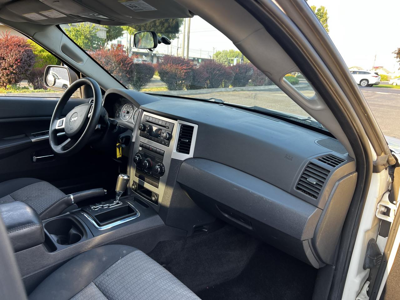 Jeep Grand Cherokee Laredo 4WD 2010