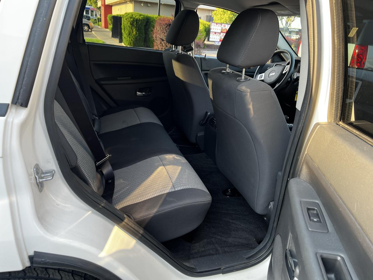 Jeep Grand Cherokee Laredo 4WD 2010