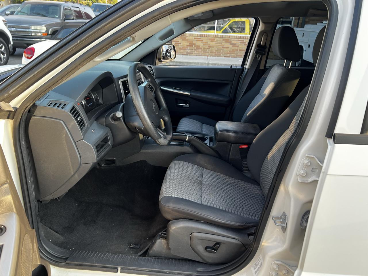 Jeep Grand Cherokee Laredo 4WD 2010