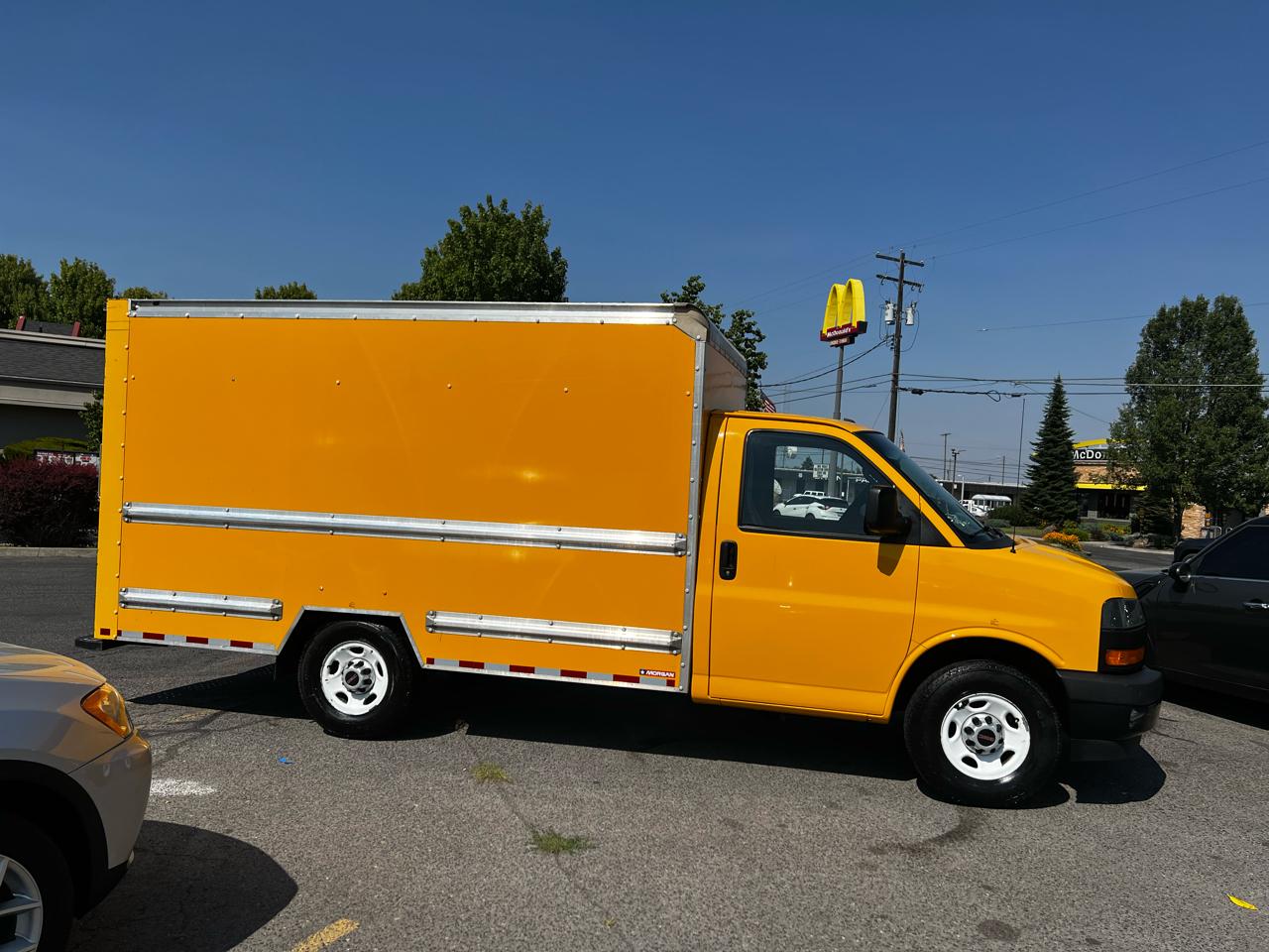 GMC Savana G3500 139 in. 2018