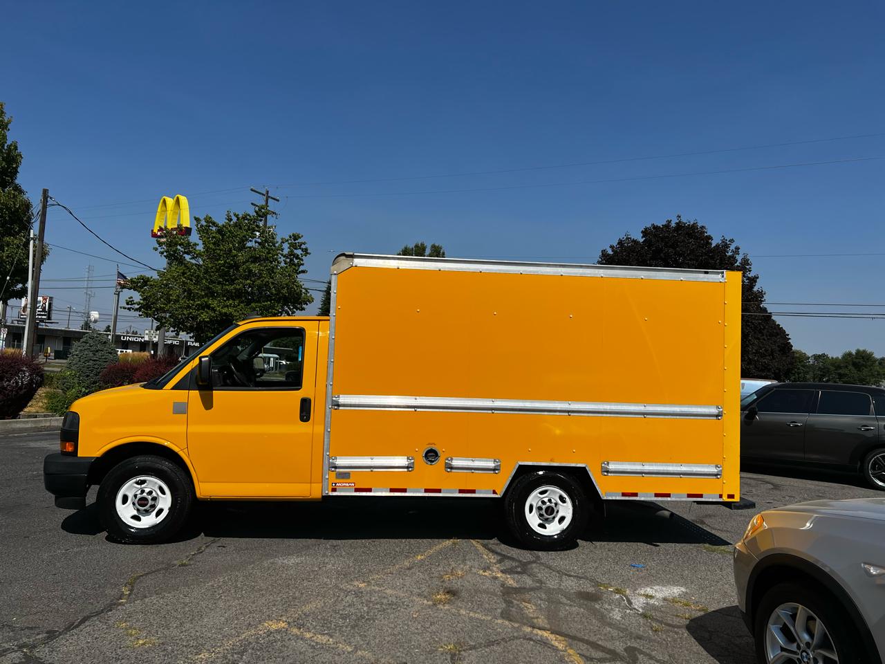 GMC Savana G3500 139 in. 2018