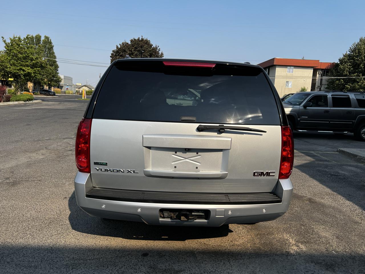 GMC Yukon XL SLT-1 1/2 Ton 4WD 2012