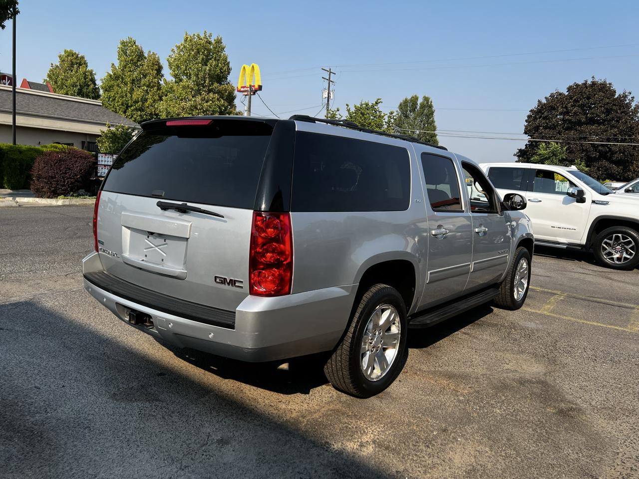 GMC Yukon XL SLT-1 1/2 Ton 4WD 2012