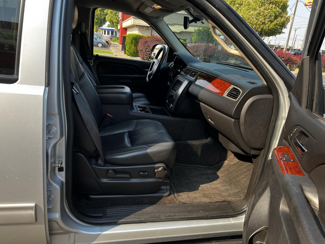 GMC Yukon XL SLT-1 1/2 Ton 4WD 2012
