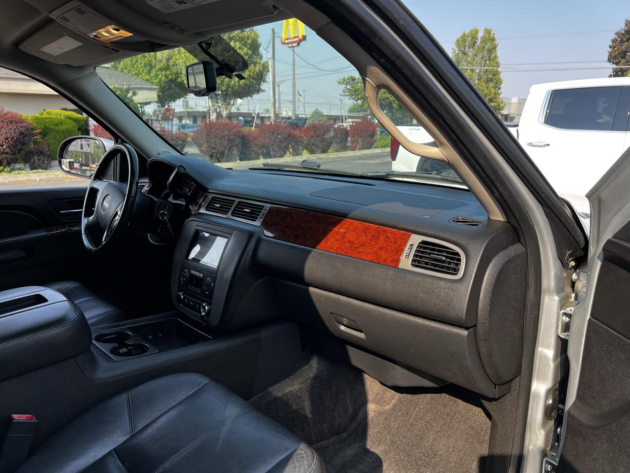 GMC Yukon XL SLT-1 1/2 Ton 4WD 2012