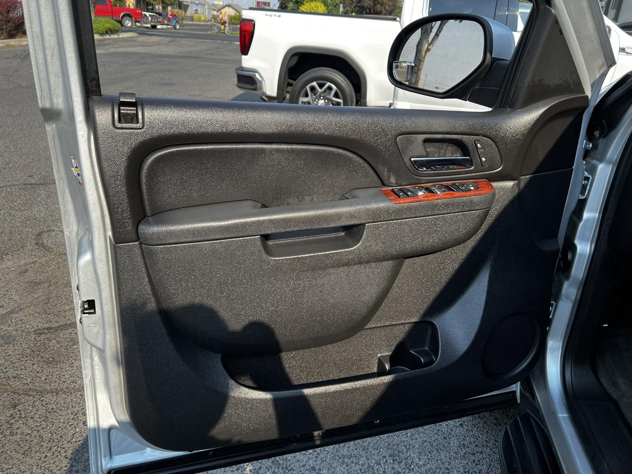GMC Yukon XL SLT-1 1/2 Ton 4WD 2012