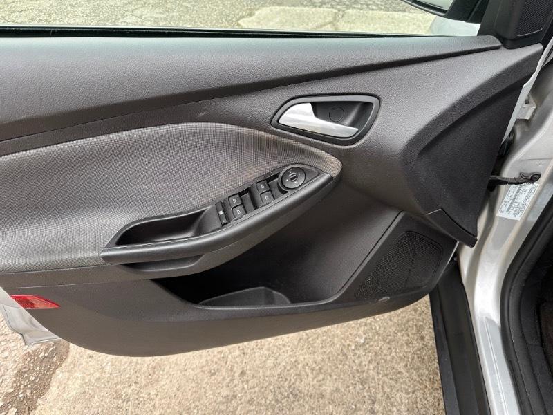 Ford Focus SE Sedan 2014