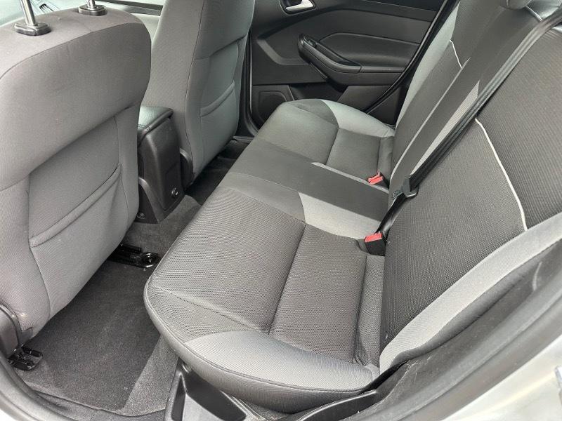 Ford Focus SE Sedan 2014