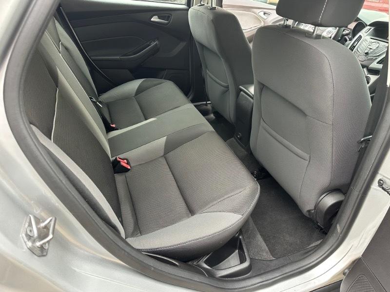 Ford Focus SE Sedan 2014