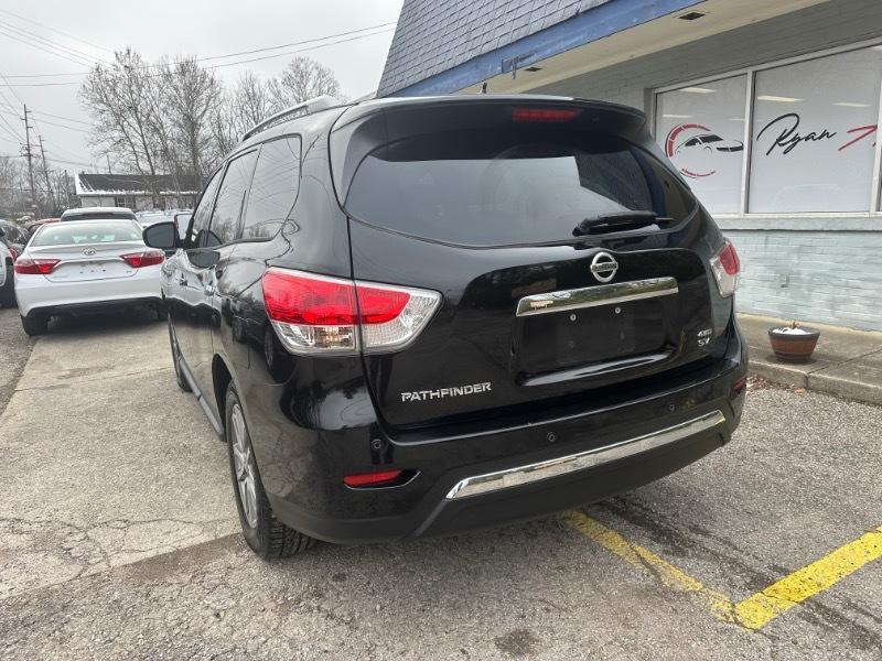 Nissan Pathfinder SV 4WD 2013