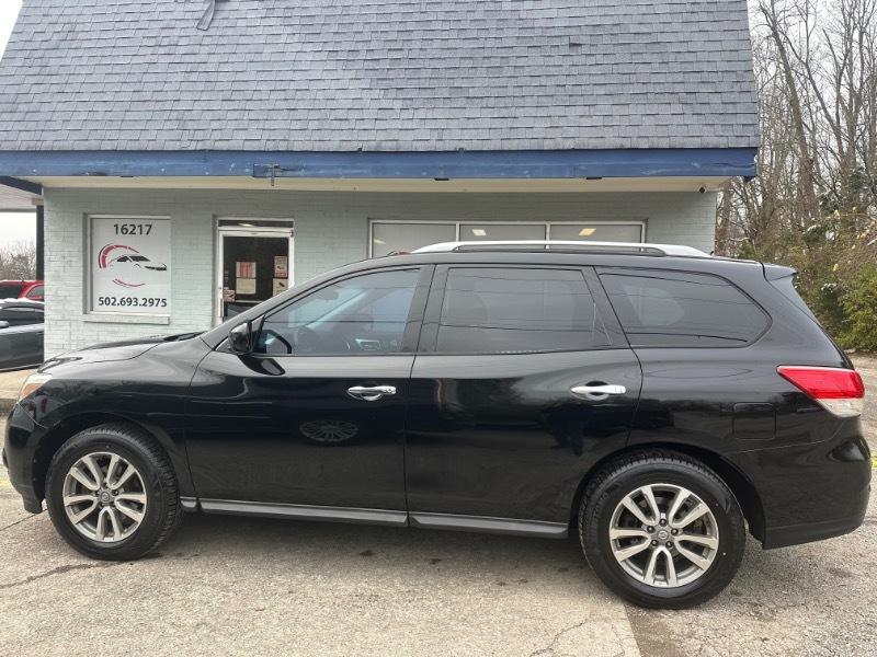 Nissan Pathfinder SV 4WD 2013