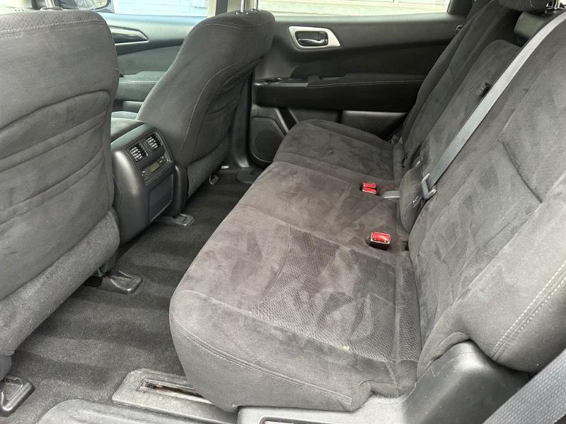 Nissan Pathfinder SV 4WD 2013