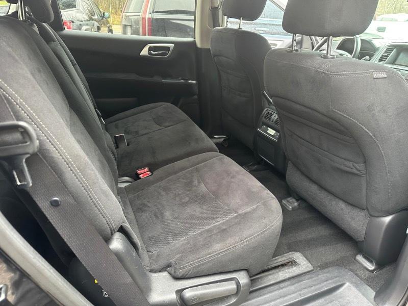 Nissan Pathfinder SV 4WD 2013