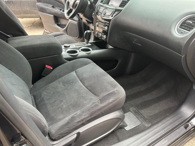 Nissan Pathfinder SV 4WD 2013