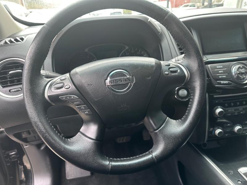 Nissan Pathfinder SV 4WD 2013