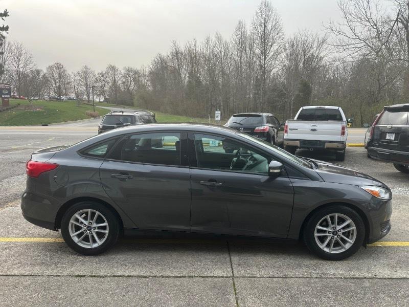 Ford Focus SE Sedan 2017