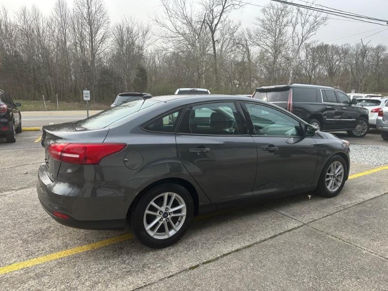 Ford Focus SE Sedan 2017