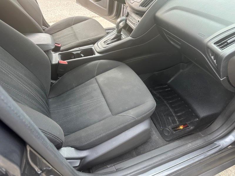 Ford Focus SE Sedan 2017