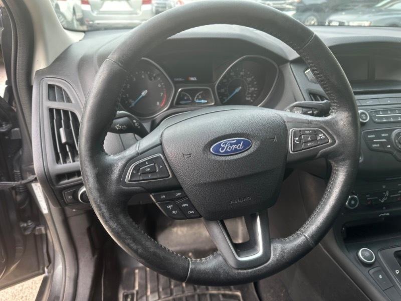 Ford Focus SE Sedan 2017