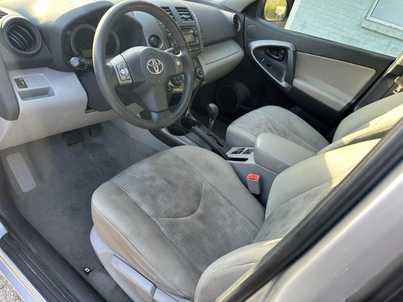 Toyota RAV4 Base I4 2WD 2012