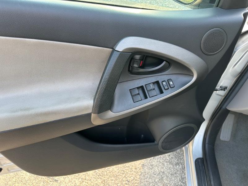 Toyota RAV4 Base I4 2WD 2012